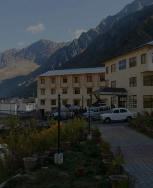 hotel room in badrinath