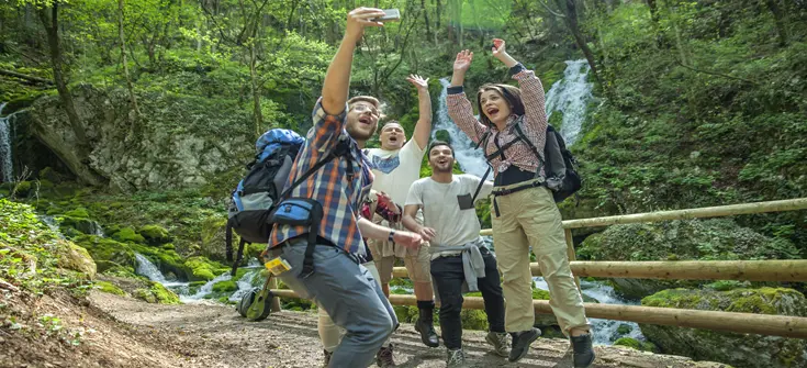 Travelling to Rishikesh Solo or With a Group? Your Stay Choice Changes Everything