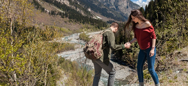 Travelling to Rishikesh Solo or With a Group? Your Stay Choice Changes Everything