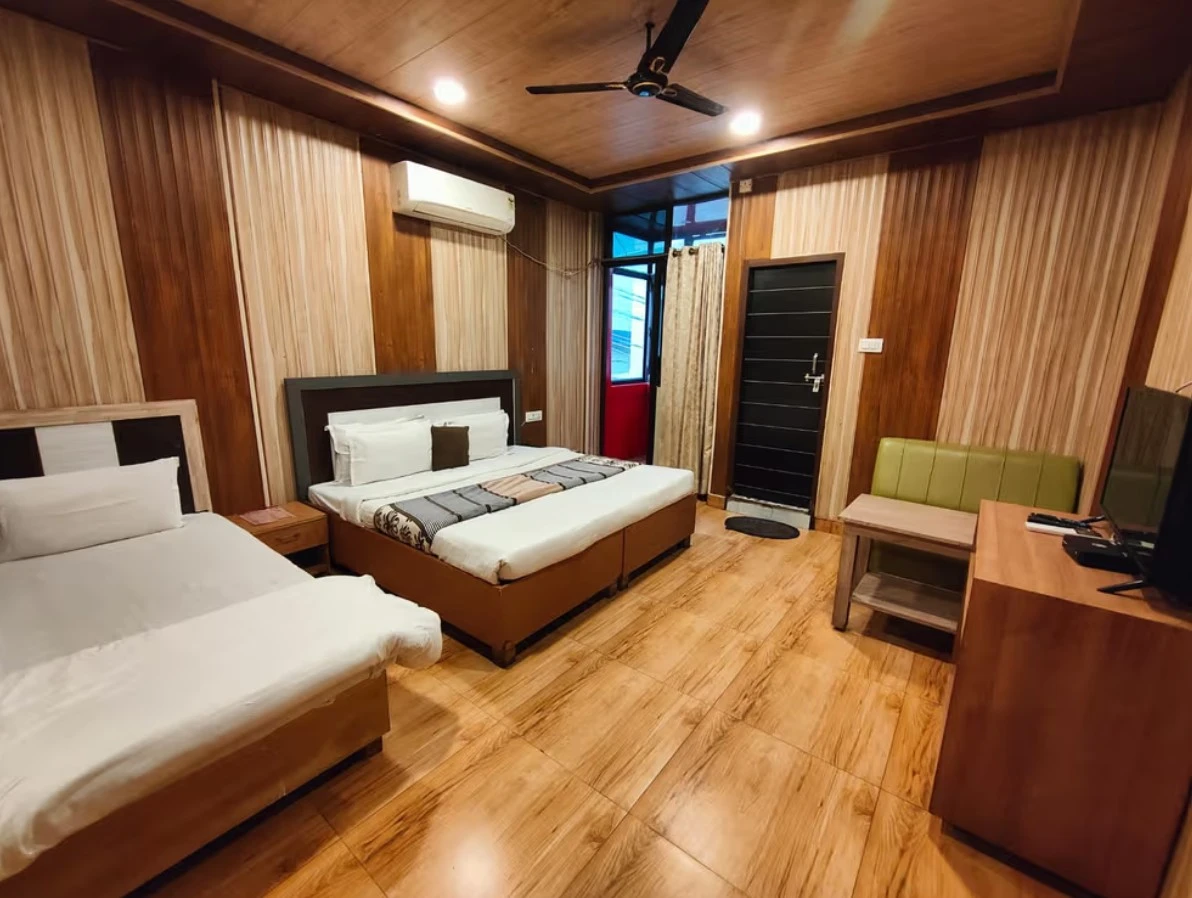 Family Room with Breakfast